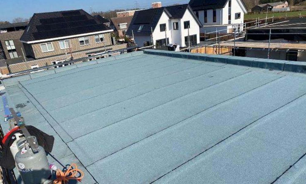 Nieuwe laag bitumen in Oegstgeest